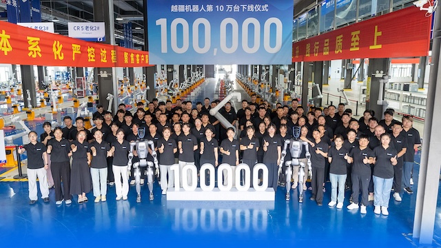 智能協(xié)作機器人,越疆協(xié)作機器人,智能協(xié)作機器人,協(xié)作機器人應(yīng)用,越疆機器人,具身智能,人形機器人,Atom,焊接機器人,越疆焊接機器人-創(chuàng)中國機器人新紀錄！越疆第10萬臺機器人成功下線，讓“世界標準”等于中國“智造”