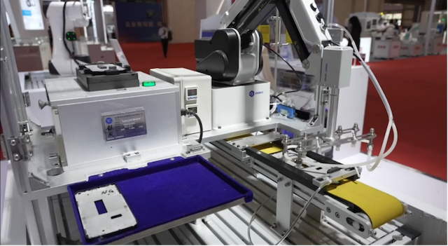 焊接協作機器人,越疆協作機械臂-3C行業為何成協作機械臂“主戰場”，小批量多品種生產難題如何破解？